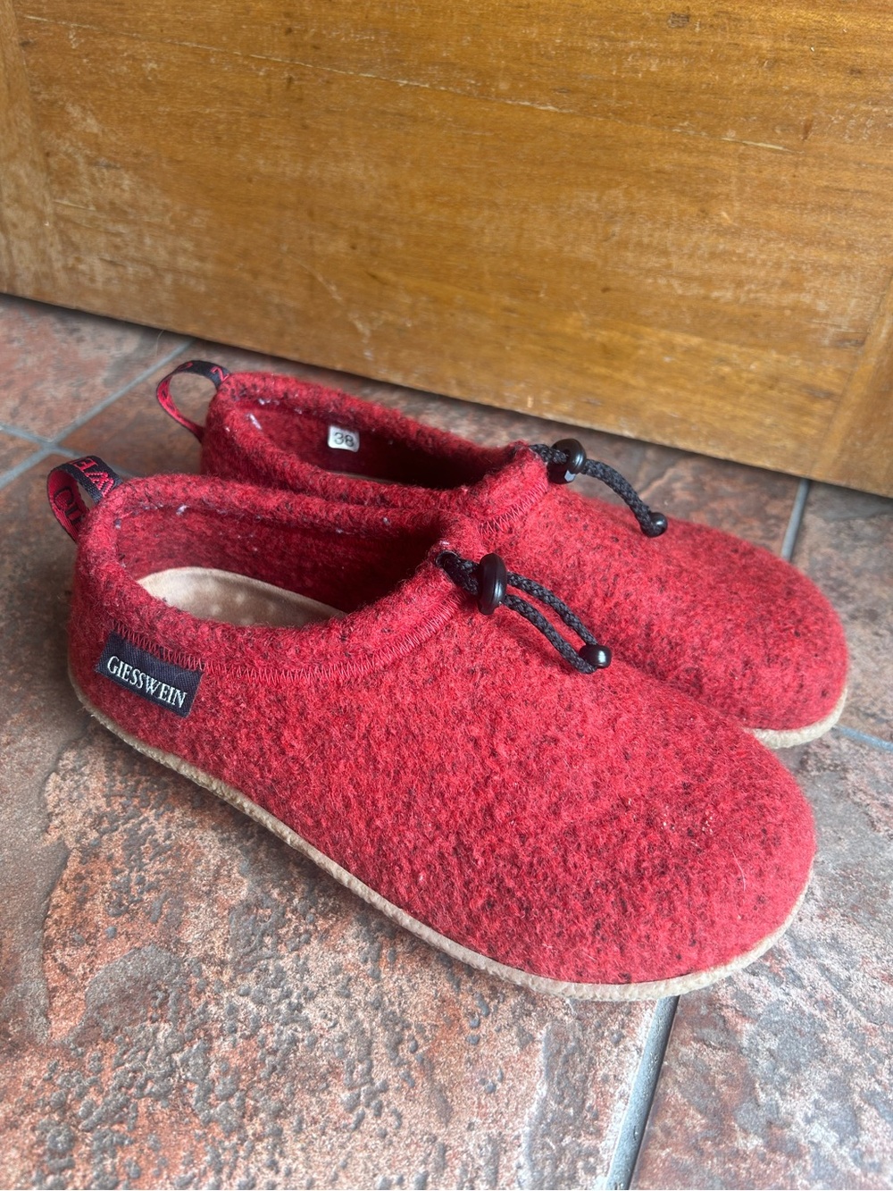 Giesswein Vent Slippers Women’s EU 38 Red Slip On Shoe 100% Boiled Wool